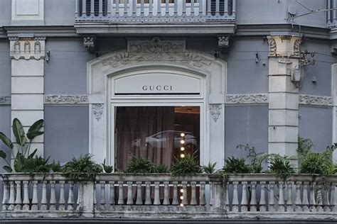 negozi gucci napoli|Gucci a Napoli: la Boutique di Lusso aperta a Via dei Mille .